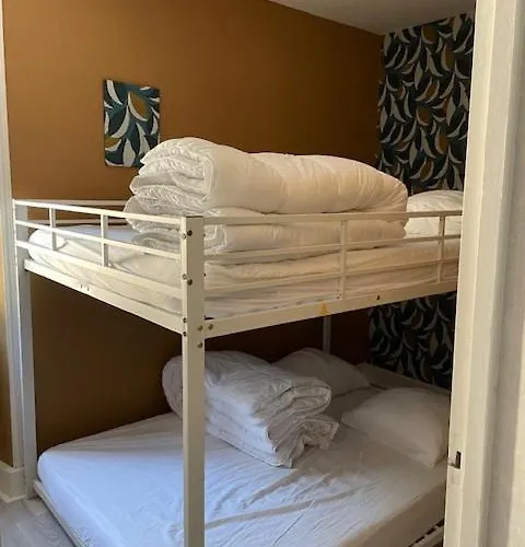 Pierre De Maillé 86260 Maison *